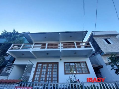 Excelente Casa 3 dormitório(s) em agronomica - Florianópolis