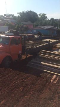 Caminhão truck aberto e baú p/ Frete e transporte de todo tipo de material 