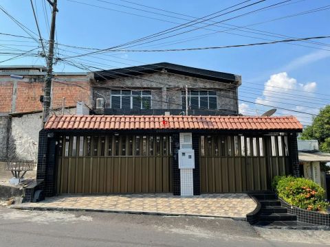 Casa na Cachoeirinha com 4 Quartos + escritório com 120m²