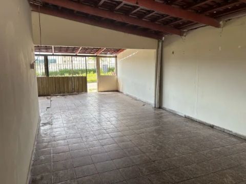 Aluga-se casa