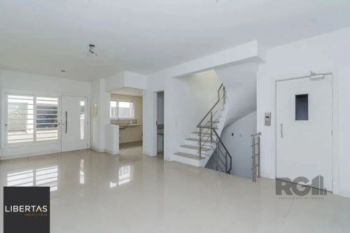 Excelente casa em condomínio de 251m² com 3 suítes e elevador!