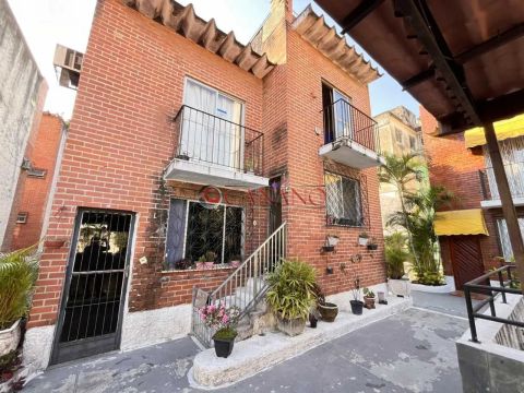 Casa em Condomínio - Triplex / Residencial / Maria da Graça