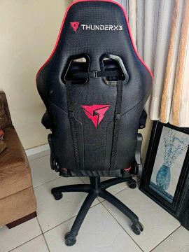 Cadeira Gamer ThunderX3 - Conforto e Estilo