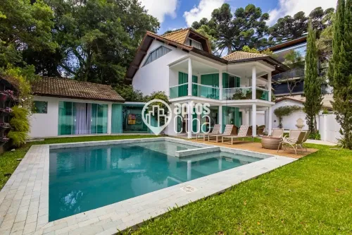 Casa em condomínio a venda em com 5 quartos e 7 vagas no bairro Campo Comprido - Curitiba