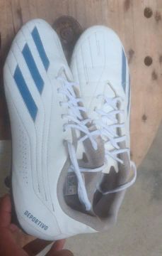 Chuteira Adidas - Tamanho 41/42