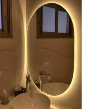Espelho de banheiro oval com iluminação LED