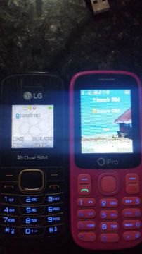 2 Celulares LG e IPro - Seminovos