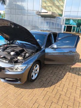 BMW 320i sport 2015 novíssima impecável...
