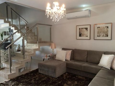 Linda casa em condomínio fechado Jardim Terras do Imperador