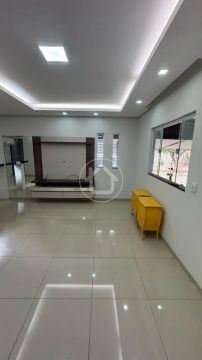 CASA COM SUÍTE EM CONDOMINIO