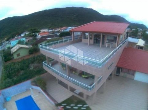CASA DE 5 DORMITÓRIOS NO BAIRRO SÃO JOÃO DO RIO VERMELHO - FLORIANÓPOLIS/SC