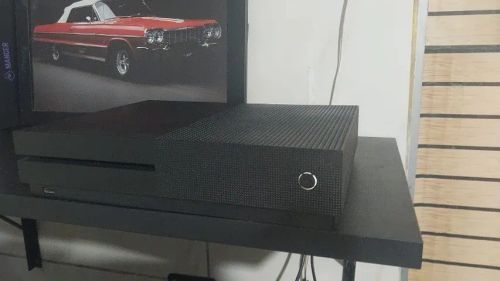 Xbox one S 1 tera memória 2 controle 3 jogos 