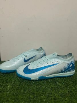 Chuteira Nike society 