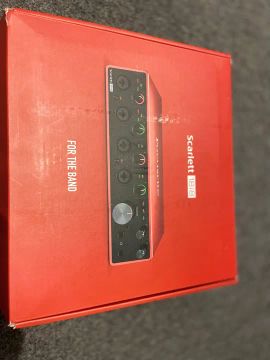 Focusrite Scarlett 18i8 - Interface de Áudio