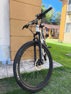 Bike Sutton (Aro 29).