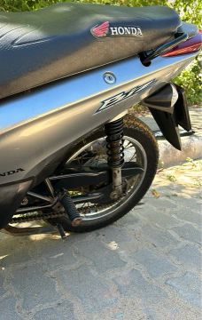 Honda Biz 125 - impecável