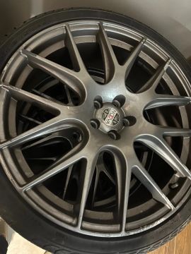 Roda aro 20 pneus praticamente novo