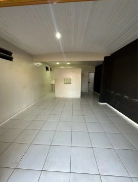 Aluga-se ponto comercial na Manoel Felipe 