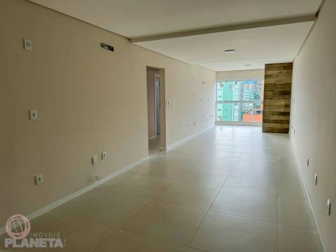 Viva no Coração de Jaraguá do Sul: Encantador Apartamento no Residencial Açucena!