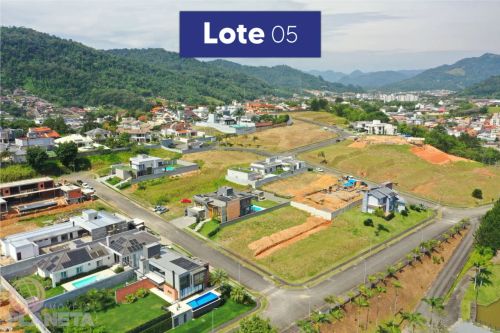 Viva em Grande Estilo: Lote Exclusivo de 900,0m² no Residencial Dal Lago