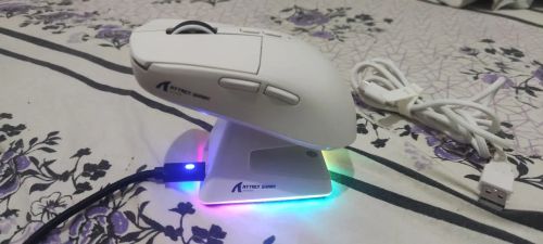 Mouse Gamer Attack Shark com Base RGB