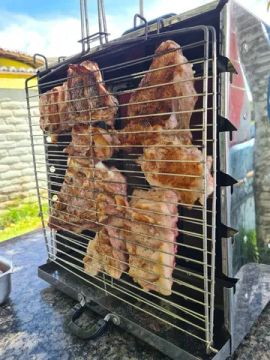Churasqueira a gás + grelha + espetos 