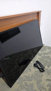 Smart TV Samsung 43" com 6 meses de uso. 
