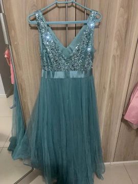 Vestido de festa azul (assimétrico) com detalhes em paetês