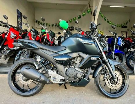 FZ15 ABS Connected / Verde / 2025 emplacada!