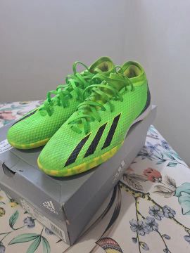 Chuteira de futsal adidas nova, tamanho 40/41