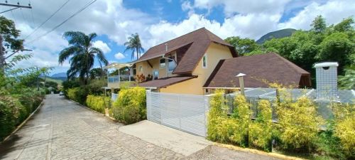 Luxuosa Residência no Condomínio Mirante Sol Nascente  Elegância e Vista Panorâmica nas Mo