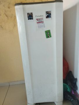 Geladeira pequena 