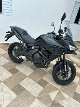 Kawasaki Versys 650cc - preta 2023