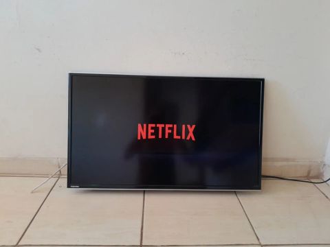 TV TOSHIBA 32 POLEGADAS SMART WIFFI 