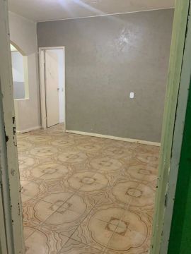 Alugo uma casa