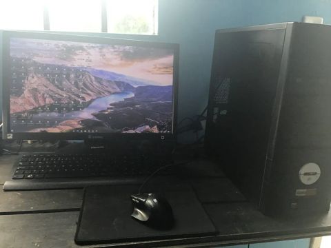 Computador Completo com Monitor e Teclado