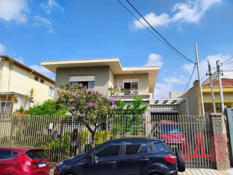 Casa Sobrado para Locação com 4 dormitórios, garagem para 5 veículos e piscina, com 460 m²
