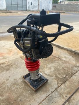 Compactador de solo (sapo)