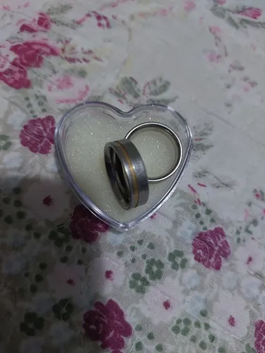 Alianças em aço com banho de ouro