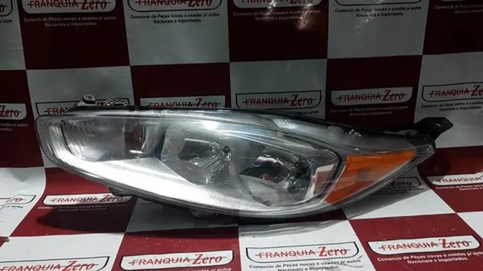 Farol esquerdo New Fiesta c/ pisca amarelo.