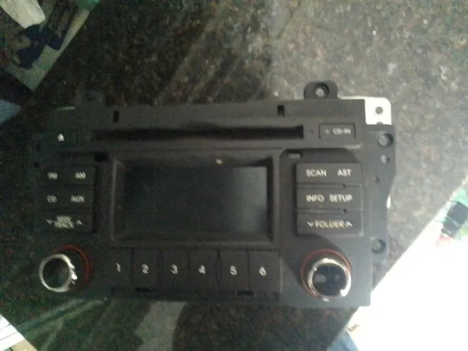 Rádio Hyundai Mobis  funcionando perfeitamente.