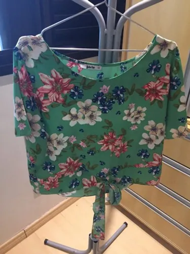 Blusa estampada com amarração 