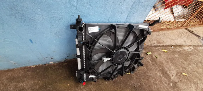 Radiador condençador e ventoinha Nissan march