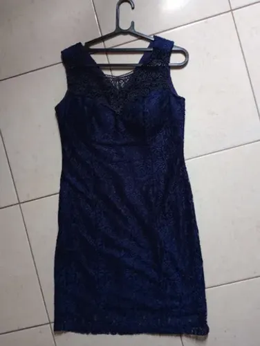 vestido social rendado azul