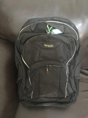 mochila targus muito boa forte diversos zipers e divisoes