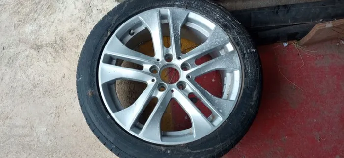 1 uma Roda com pneu Mercedes c180 c 200 2011 2012 2013 2014