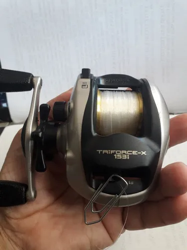 Vendo kit carretilha Daiwa e iscas artificiais 