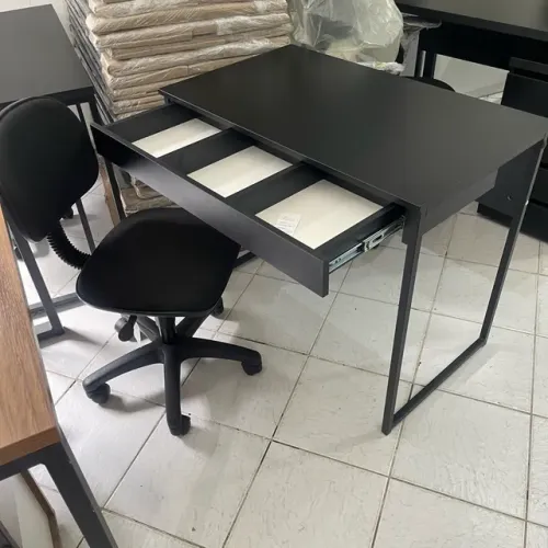 Mesa 0,90 x 0,52m com gavetão pés de ferro notebook estudo