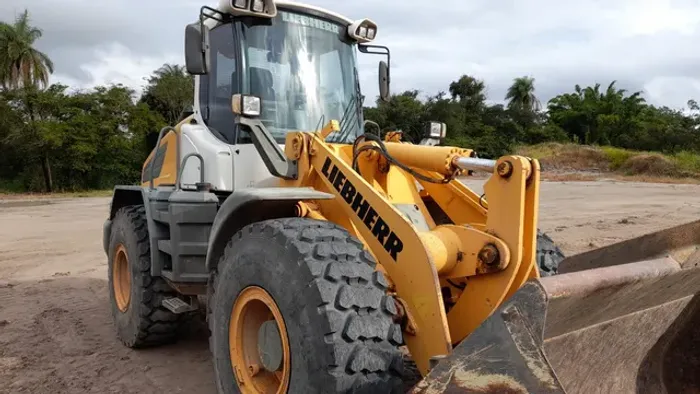 PÁ CARREGADEIRA LIEBHERR 538L HORIMETRO 9000 HRS 
