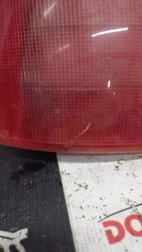 lanterna esquerda  renault clio c/ detalhe